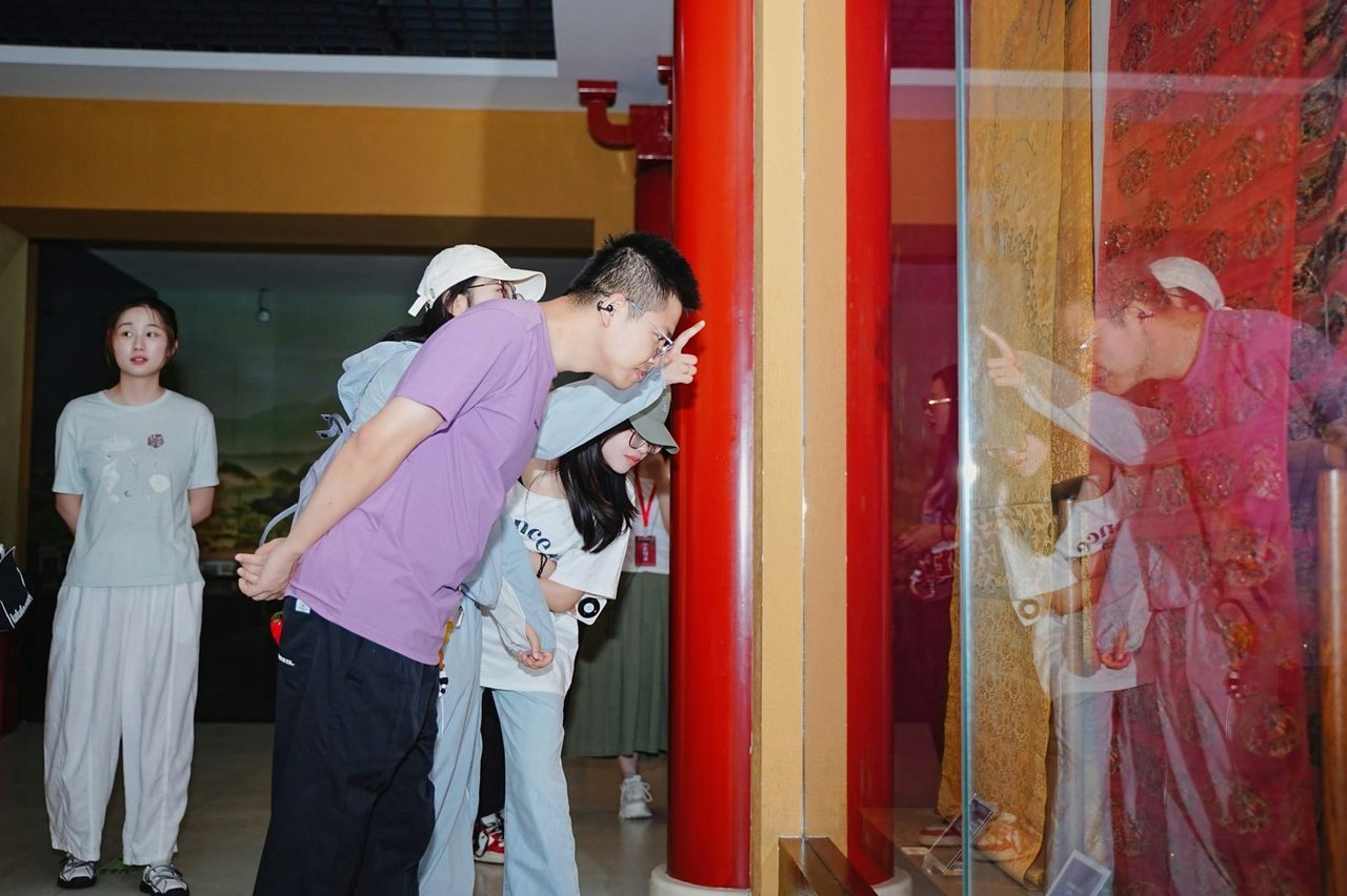 云锦博物馆团建参观现场