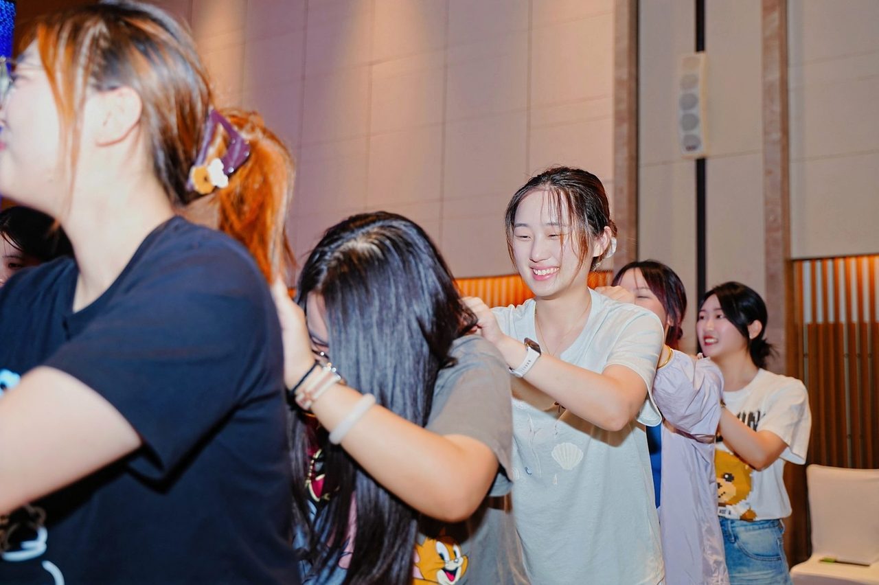 云锦博物馆内团队互动